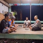 Bhabinkamtibmas Polsek Ajangale Sambangi Satkamling dan Sampaikan Pesan Kamtibmas