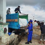 Satpolairud Polres Bone Sapa Nelayan Saat Pantau Situasi Kamtibmas Di PPI Lonrae