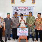 ‎Bhabinkamtibmas Polsek Awangpone Penyaluran BLT Dana Desa di Desa Matuju